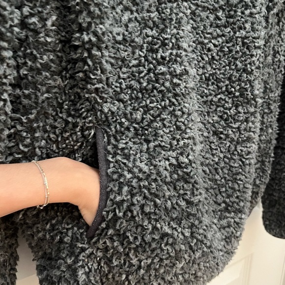 32 Degrees Heat Fleece Gray Sweatshirt - Like New - Small - Picture 2 of 3